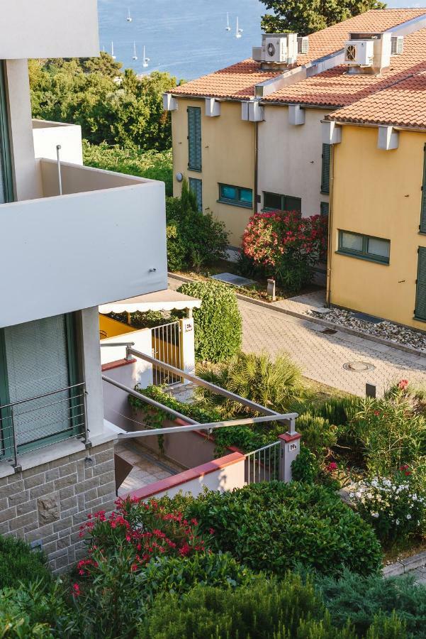 Apartma Joy - Private Beach Apartment Ankaran Exterior photo